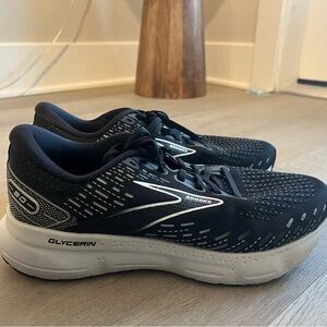 Brooks Women’s Black and White Glycerin 20 Running Shoes